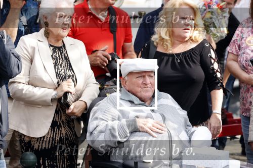 Vlaardingen 17 september 2021
Bas v Toor viert zijn 86e verjaardag . Er is een defile met Bassie en Adriaan auto\'s. Ook de vrouw van Bas , Coby zijn dochter Liesbeth en schoonzoon Evert waren aanwezig.