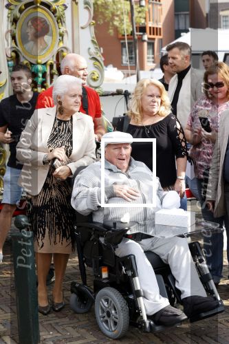 Vlaardingen 17 september 2021
Bas v Toor viert zijn 86e verjaardag . Er is een defile met Bassie en Adriaan auto\'s. Ook de vrouw van Bas , Coby zijn dochter Liesbeth en schoonzoon Evert waren aanwezig.