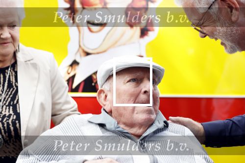 Vlaardingen 17 september 2021
Bas v Toor viert zijn 86e verjaardag . Er is een defile met Bassie en Adriaan auto\'s. Ook de vrouw van Bas , Coby zijn dochter Liesbeth en schoonzoon Evert waren aanwezig.