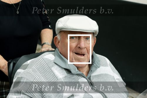 Vlaardingen 17 september 2021
Bas v Toor viert zijn 86e verjaardag . Er is een defile met Bassie en Adriaan auto\'s. Ook de vrouw van Bas , Coby zijn dochter Liesbeth en schoonzoon Evert waren aanwezig.
