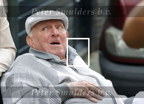 Vlaardingen 17 september 2021
Bas v Toor viert zijn 86e verjaardag . Er is een defile met Bassie en Adriaan auto\'s. Ook de vrouw van Bas , Coby zijn dochter Liesbeth en schoonzoon Evert waren aanwezig.