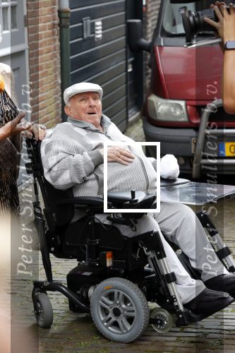 Vlaardingen 17 september 2021
Bas v Toor viert zijn 86e verjaardag . Er is een defile met Bassie en Adriaan auto\'s. Ook de vrouw van Bas , Coby zijn dochter Liesbeth en schoonzoon Evert waren aanwezig.