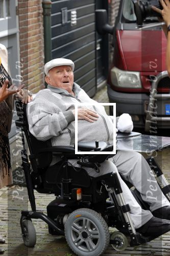 Vlaardingen 17 september 2021
Bas v Toor viert zijn 86e verjaardag . Er is een defile met Bassie en Adriaan auto\'s. Ook de vrouw van Bas , Coby zijn dochter Liesbeth en schoonzoon Evert waren aanwezig.