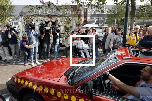 Vlaardingen 17 september 2021
Bas v Toor viert zijn 86e verjaardag . Er is een defile met Bassie en Adriaan auto\'s. Ook de vrouw van Bas , Coby zijn dochter Liesbeth en schoonzoon Evert waren aanwezig.