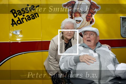 Vlaardingen 17 september 2021
Bas v Toor viert zijn 86e verjaardag . Er is een defile met Bassie en Adriaan auto\'s. Ook de vrouw van Bas , Coby zijn dochter Liesbeth en schoonzoon Evert waren aanwezig.