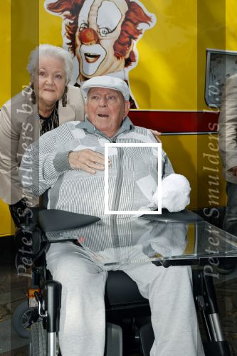 Vlaardingen 17 september 2021
Bas v Toor viert zijn 86e verjaardag . Er is een defile met Bassie en Adriaan auto\'s. Ook de vrouw van Bas , Coby zijn dochter Liesbeth en schoonzoon Evert waren aanwezig.
