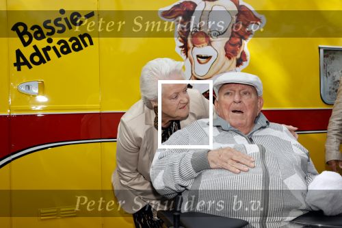 Vlaardingen 17 september 2021
Bas v Toor viert zijn 86e verjaardag . Er is een defile met Bassie en Adriaan auto\'s. Ook de vrouw van Bas , Coby zijn dochter Liesbeth en schoonzoon Evert waren aanwezig.