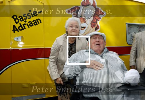 Vlaardingen 17 september 2021
Bas v Toor viert zijn 86e verjaardag . Er is een defile met Bassie en Adriaan auto\'s. Ook de vrouw van Bas , Coby zijn dochter Liesbeth en schoonzoon Evert waren aanwezig.