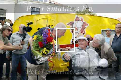 Vlaardingen 17 september 2021
Bas v Toor viert zijn 86e verjaardag . Er is een defile met Bassie en Adriaan auto\'s. Ook de vrouw van Bas , Coby zijn dochter Liesbeth en schoonzoon Evert waren aanwezig.
