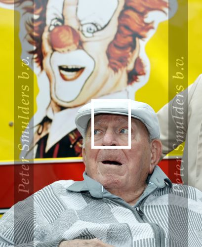 Vlaardingen 17 september 2021
Bas v Toor viert zijn 86e verjaardag . Er is een defile met Bassie en Adriaan auto\'s. Ook de vrouw van Bas , Coby zijn dochter Liesbeth en schoonzoon Evert waren aanwezig.
