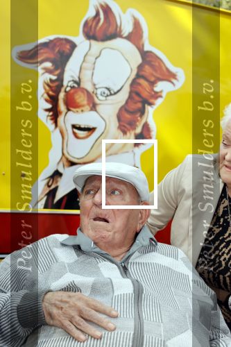 Vlaardingen 17 september 2021
Bas v Toor viert zijn 86e verjaardag . Er is een defile met Bassie en Adriaan auto\'s. Ook de vrouw van Bas , Coby zijn dochter Liesbeth en schoonzoon Evert waren aanwezig.