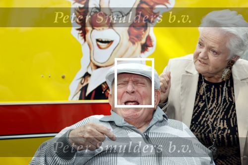Vlaardingen 17 september 2021
Bas v Toor viert zijn 86e verjaardag . Er is een defile met Bassie en Adriaan auto\'s. Ook de vrouw van Bas , Coby zijn dochter Liesbeth en schoonzoon Evert waren aanwezig.