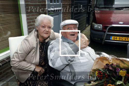 Vlaardingen 17 september 2021
Bas v Toor viert zijn 86e verjaardag . Er is een defile met Bassie en Adriaan auto\'s. Ook de vrouw van Bas , Coby zijn dochter Liesbeth en schoonzoon Evert waren aanwezig.