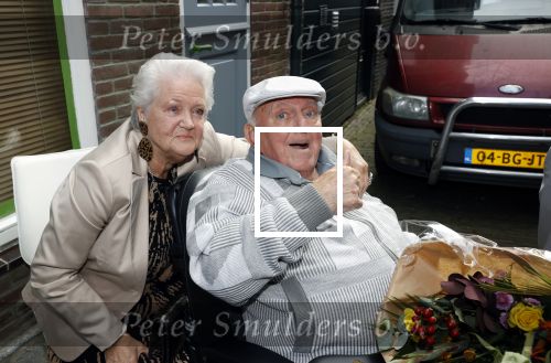 Vlaardingen 17 september 2021
Bas v Toor viert zijn 86e verjaardag . Er is een defile met Bassie en Adriaan auto\'s. Ook de vrouw van Bas , Coby zijn dochter Liesbeth en schoonzoon Evert waren aanwezig.