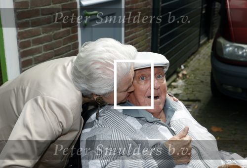 Vlaardingen 17 september 2021
Bas v Toor viert zijn 86e verjaardag . Er is een defile met Bassie en Adriaan auto\'s. Ook de vrouw van Bas , Coby zijn dochter Liesbeth en schoonzoon Evert waren aanwezig.
