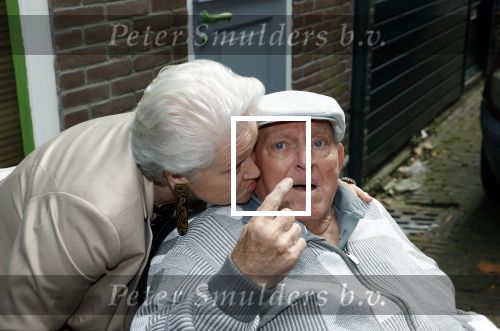 Vlaardingen 17 september 2021
Bas v Toor viert zijn 86e verjaardag . Er is een defile met Bassie en Adriaan auto\'s. Ook de vrouw van Bas , Coby zijn dochter Liesbeth en schoonzoon Evert waren aanwezig.