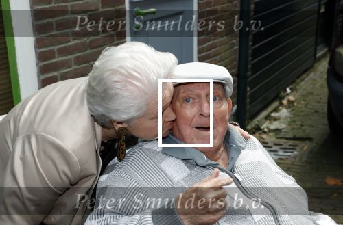 Vlaardingen 17 september 2021
Bas v Toor viert zijn 86e verjaardag . Er is een defile met Bassie en Adriaan auto\'s. Ook de vrouw van Bas , Coby zijn dochter Liesbeth en schoonzoon Evert waren aanwezig.