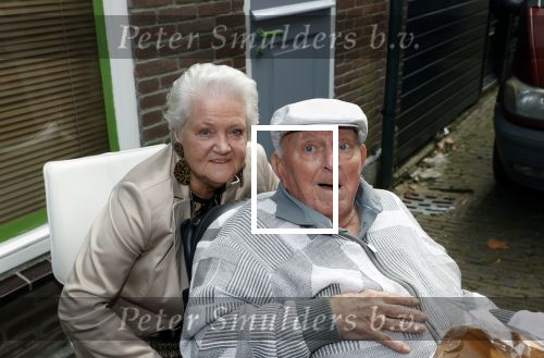 Vlaardingen 17 september 2021
Bas v Toor viert zijn 86e verjaardag . Er is een defile met Bassie en Adriaan auto\'s. Ook de vrouw van Bas , Coby zijn dochter Liesbeth en schoonzoon Evert waren aanwezig.