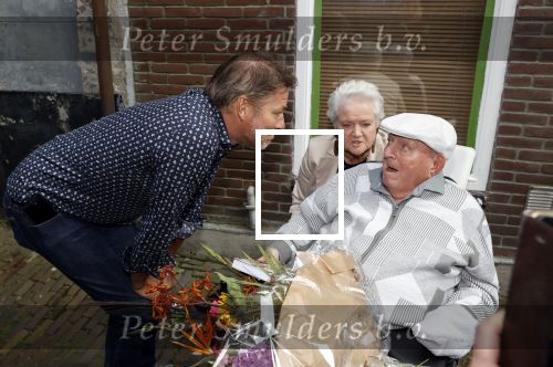 Vlaardingen 17 september 2021
Bas v Toor viert zijn 86e verjaardag . Er is een defile met Bassie en Adriaan auto\'s. Ook de vrouw van Bas , Coby zijn dochter Liesbeth en schoonzoon Evert waren aanwezig. Bas en sander de Kramer