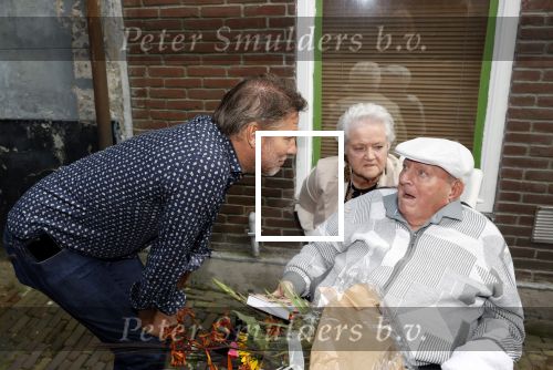 Vlaardingen 17 september 2021
Bas v Toor viert zijn 86e verjaardag . Er is een defile met Bassie en Adriaan auto\'s. Ook de vrouw van Bas , Coby zijn dochter Liesbeth en schoonzoon Evert waren aanwezig. Bas en sander de Kramer