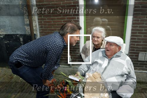Vlaardingen 17 september 2021
Bas v Toor viert zijn 86e verjaardag . Er is een defile met Bassie en Adriaan auto\'s. Ook de vrouw van Bas , Coby zijn dochter Liesbeth en schoonzoon Evert waren aanwezig. Bas en sander de Kramer