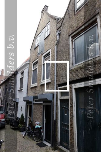Vlaardingen 17 september 2021
Bas v Toor viert zijn 86e verjaardag . Er is een defile met Bassie en Adriaan auto\'s. Ook de vrouw van Bas , Coby zijn dochter Liesbeth en schoonzoon Evert waren aanwezig. Het huis van Bas