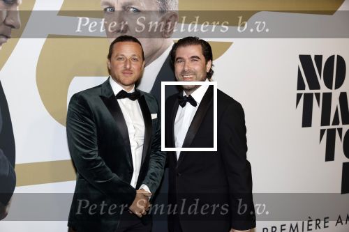 Amsterdam 28 september 2021
Premiere James Bond in Tuschinski. Benjamin Aslan met een kennis