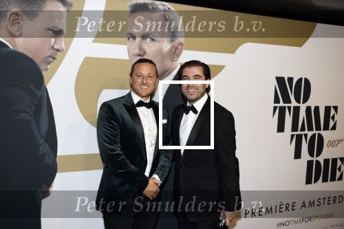 Amsterdam 28 september 2021
Premiere James Bond in Tuschinski. Benjamin Aslan met een kennis