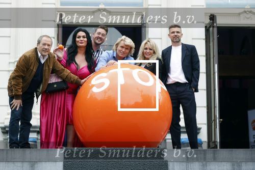 Amsterdam 2 september 2021
Aftrap van Stoptober bij Vondel CS.
Aanwezig Patricia PaaY Hans Klok Bill v Dijk  Louisa en Rowan en Patrick Martens .