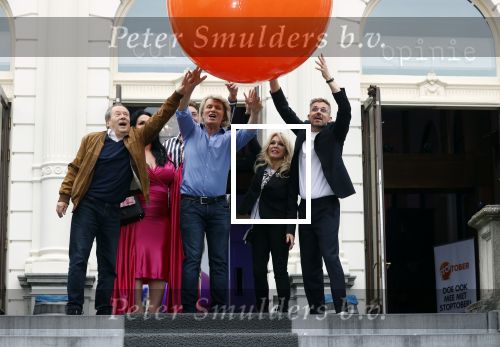 Amsterdam 2 september 2021
Aftrap van Stoptober bij Vondel CS.
Aanwezig Patricia PaaY Hans Klok Bill v Dijk  Louisa en Rowan en Patrick Martens .