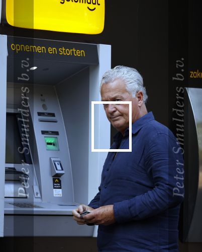 Amsterdam 3 september 2021
Bram Moszkowicz staat geld te pinnen in Amsterdam zuid.