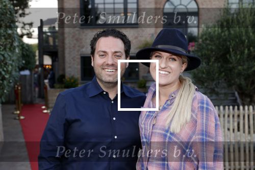 Noordwijk 4 september 2021
Martien Meiland viert zijn 60e verjaardag in de tuin van zijn nieuwe huis/villa. Aanwezig oa Erica Meiland Maxime Meiland (zwanger) met partner Leroy Molkenboer en Montana Meiland met partner Dirk .
Britt Dekker kwam met haar vriend Nax Apotowski. Ze zijn al ruim 8 jaar samen maar nog nooit op de foto geweest.