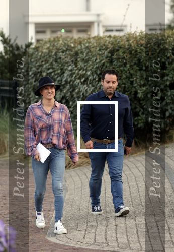 Noordwijk 4 september 2021
Martien Meiland viert zijn 60e verjaardag in de tuin van zijn nieuwe huis/villa. Aanwezig oa Erica Meiland Maxime Meiland (zwanger) met partner Leroy Molkenboer en Montana Meiland met partner Dirk .
Britt Dekker kwam met haar vriend Nax Apotowski. Ze zijn al ruim 8 jaar samen maar nog nooit op de foto geweest.