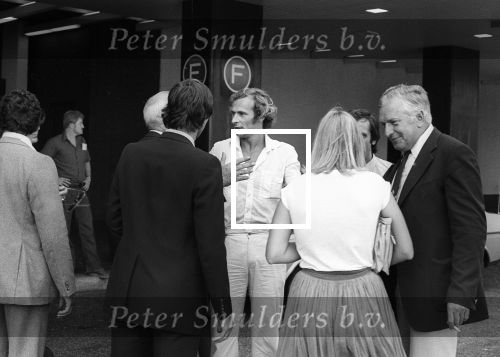 Miami, 5 Juni 1981
Jan v Beveren samen met Petra v Beveren  bij Vliegveld Miami met o.a. Huub Stevens Ton v Schijndel Carel v d Brekel Willy v d Kuijlen Adrie v Kraaij Drs. A. Groeneveld