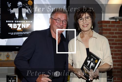 Volendam 12 oktober 2021
Boekpresentatie Jan Keizer bij Hotel Spaander in Volendam . Alle oude bendleden van BZN zijn aanwezig zoals Annie Schilder Carola Smit Jan Tuijp Jack Veerman Thomas Tol Dick Plat