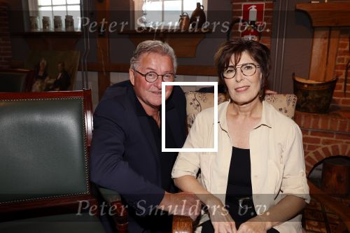 Volendam 12 oktober 2021
Boekpresentatie Jan Keizer bij Hotel Spaander in Volendam . Alle oude bendleden van BZN zijn aanwezig zoals Annie Schilder Carola Smit Jan Tuijp Jack Veerman Thomas Tol Dick Plat