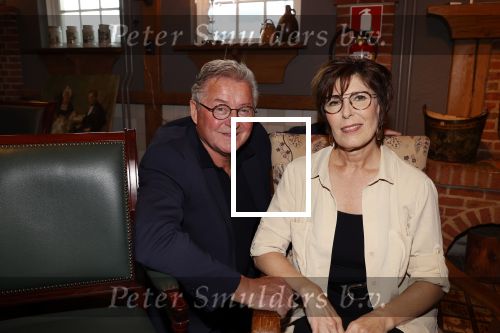 Volendam 12 oktober 2021
Boekpresentatie Jan Keizer bij Hotel Spaander in Volendam . Alle oude bendleden van BZN zijn aanwezig zoals Annie Schilder Carola Smit Jan Tuijp Jack Veerman Thomas Tol Dick Plat