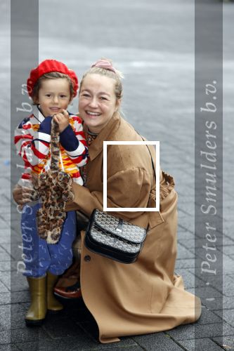 Amsterdam 3 oktober 2021
Premiere grote sinterklaasfilm in Pathe Noord. carolien Spoor met zoontje