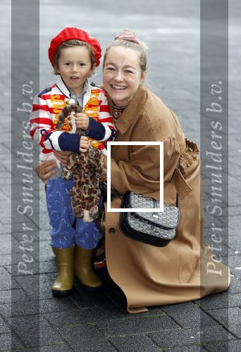 Amsterdam 3 oktober 2021
Premiere grote sinterklaasfilm in Pathe Noord. carolien Spoor met zoontje