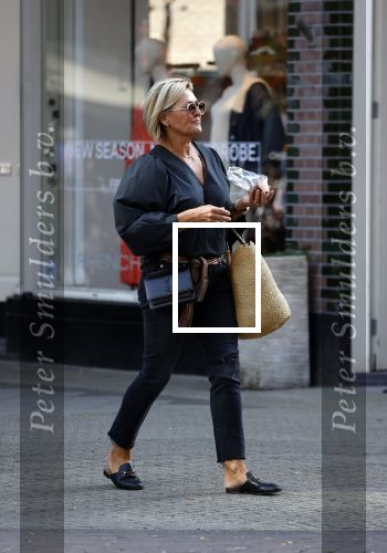 Amsterdam 17 september 2021
Caroline Tensen  doet boodschappen op de cornelis schuytstraat