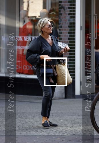 Amsterdam 17 september 2021
Caroline Tensen  doet boodschappen op de cornelis schuytstraat