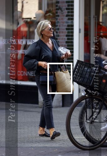 Amsterdam 17 september 2021
Caroline Tensen  doet boodschappen op de cornelis schuytstraat