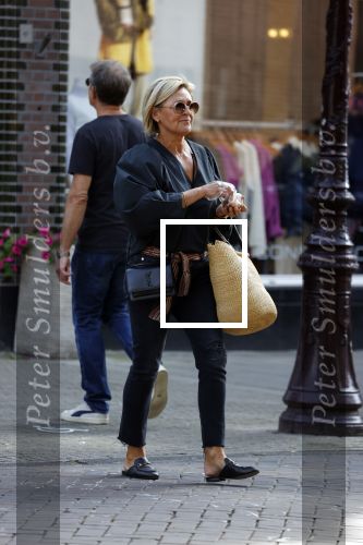 Amsterdam 17 september 2021
Caroline Tensen  doet boodschappen op de cornelis schuytstraat