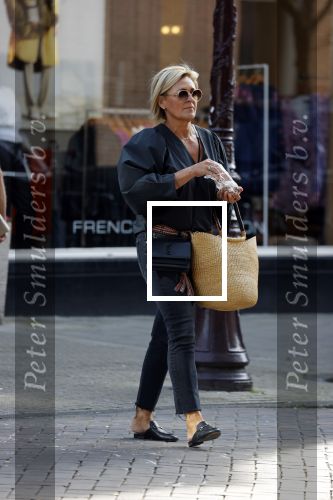 Amsterdam 17 september 2021
Caroline Tensen  doet boodschappen op de cornelis schuytstraat
