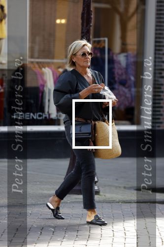 Amsterdam 17 september 2021
Caroline Tensen  doet boodschappen op de cornelis schuytstraat