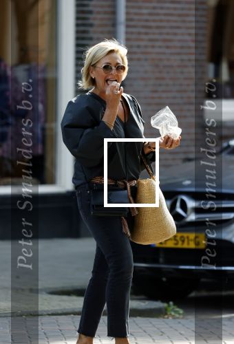 Amsterdam 17 september 2021
Caroline Tensen  doet boodschappen op de cornelis schuytstraat