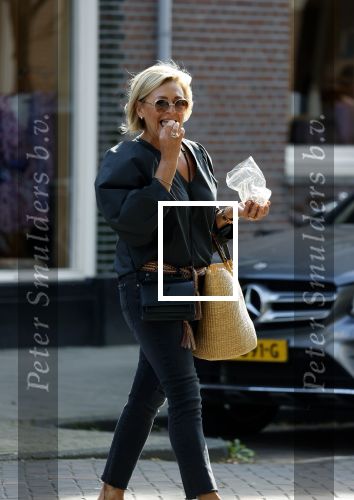 Amsterdam 17 september 2021
Caroline Tensen  doet boodschappen op de cornelis schuytstraat