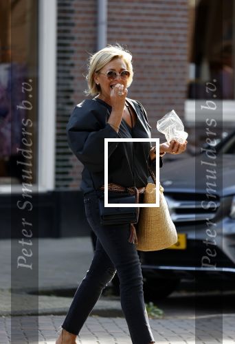 Amsterdam 17 september 2021
Caroline Tensen  doet boodschappen op de cornelis schuytstraat