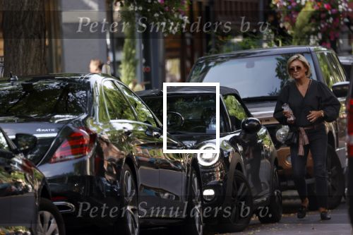 Amsterdam 17 september 2021
Caroline Tensen  doet boodschappen op de cornelis schuytstraat