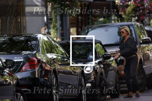 Amsterdam 17 september 2021
Caroline Tensen  doet boodschappen op de cornelis schuytstraat